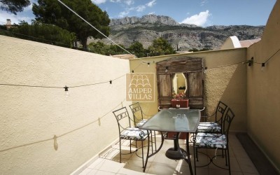 A beautiful semi-detached house with lovely sea views in Sierra Altea Golf.